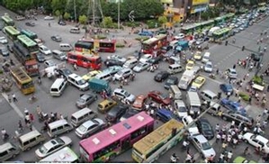 广播电视公益广告文案作品《发展公共交通 倡导低碳出行》