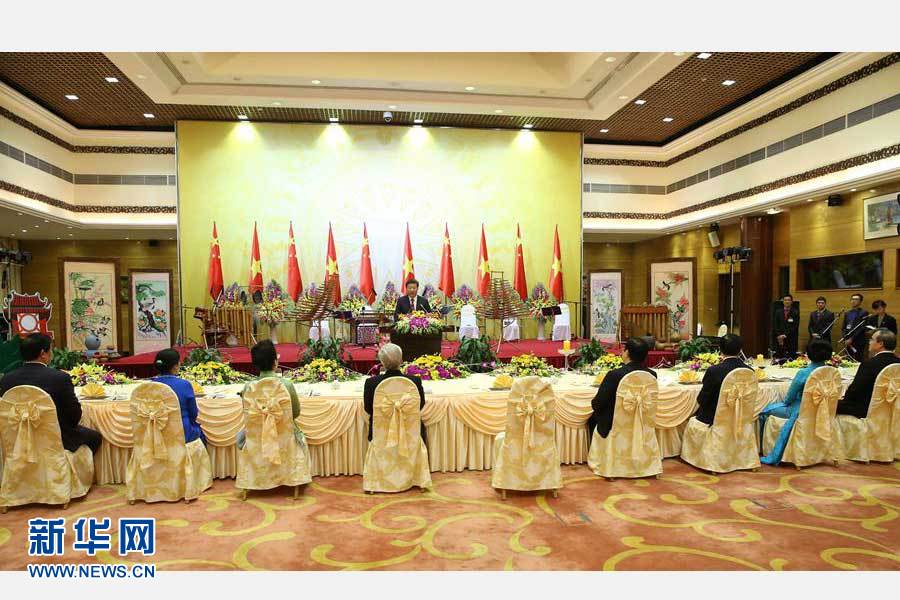 习近平和彭丽媛出席越共中央总书记阮富仲和越南国家主席张晋创共同举行的欢迎晚宴 习近平和彭丽媛出席越共中央总书记阮富仲和越南国家主席张晋创共同举行的欢迎晚宴