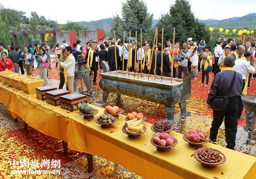 祭拜现场 祭拜现场