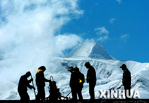 ·ɣ俵ɣѩɽ200568㣩     ·ȫ1956Ϻߡ·Խĸԭ··޽Ǽй˵룬һ뷨ֱй𽥱Ϊʵ·һڹľ1958꿪1984꽻ӪˡڵʱҵľʵԼԭ·δľαͣ20016£Ͷ330.9Ԫ޽·ڹ̡һ̿Խɽƹɽͨ궳ʹƬ·ʷبδеĴԽĽɽΪضϵظԭµͻ     »緢