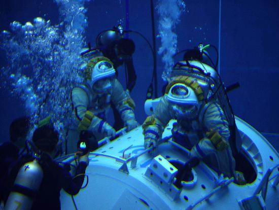 ���ߺ���Աѵ�����أ�4��¥�߳���������ļ�