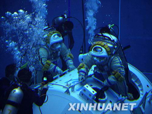 院士披露:“神舟十号”飞船将建空间站(组图)