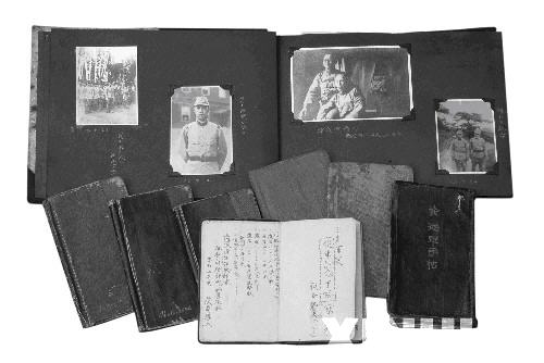 这是《荻岛静夫日记》原件及影集。