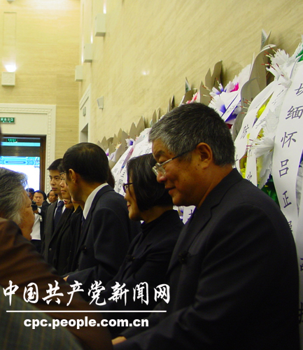 吕正操之子吕彤羽。