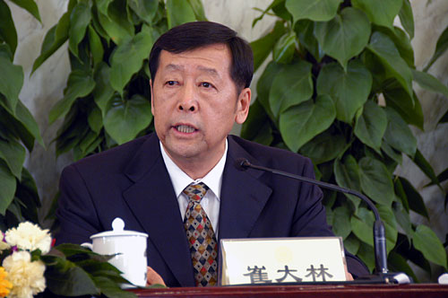 2008年3月12日15时在人民大会堂新闻发布厅举行政协十一届一次会议记者招待会,主题是“政协委员谈奥运”。刘敬民、崔大林、张景安、张艺谋、邓亚萍五位委员将出席记者招待会并回答记者问题。图为全国政协委员、国家体育总局副局长崔大林。新华网 郭毅 摄