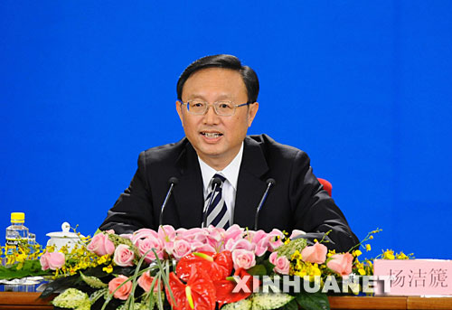 3月12日,十一届全国人大一次会议在北京人民大会堂举行记者招待会,外交部部长杨洁篪就国际问题和中国的外交工作回答中外记者提问。 新华社记者李涛摄