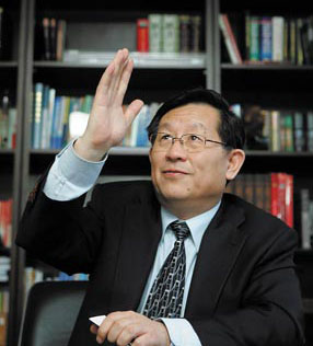 个人小传: 万钢,汉族,1952年8月生,上海人,致公党党员,德国克劳斯塔尔工业大学机械系毕业,研究生学历,博士学位,教授,曾任上海同济大学校长。现任全国政协副主席,致公党中央主席,科学技术部部长。