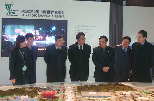 �ڻ�ҫ�ϵ���ͬ�£�����˳���ι������滮չʾ����