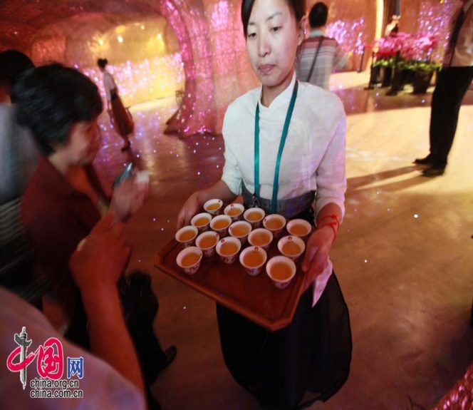 ̨����ڵĹ�����ԱΪ�ο��������Ա����ĺò衣