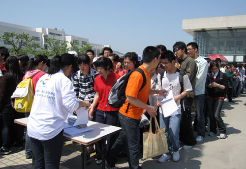 ͬѧ�ŶӵȺ���ȡ������