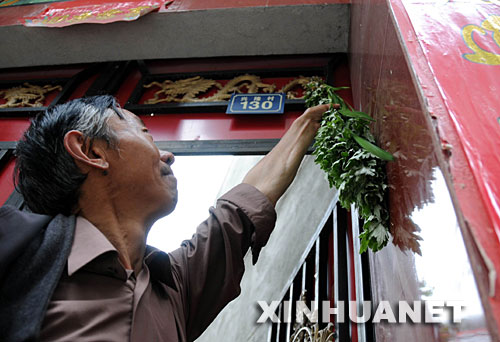  6��8�գ��Ĵ�ʡ������¡��������������Լ��ſڹ����ѺͰ��ݡ� �������й���ͳ���ն���ڣ��Ĵ�������������ȵ���������Ⱥ�ڶȹ���һ������Ľ��ա� �»�����������