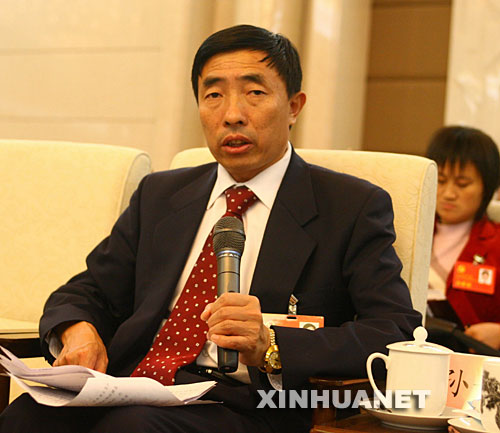 ʮ�ߴ����������ʡ������Ң�κӴ嵳ί����￪�������ۻ���˵��ũ����㵳Ա�ɲ��ǽ������������ũ��Ĵ�ͷ�ˣ���ǿũ�������֯����Խ�����ũ����Ϊ��Ҫ��Ҫ�����Ǹ��õط���ʵ�����ã�����ũ��С����