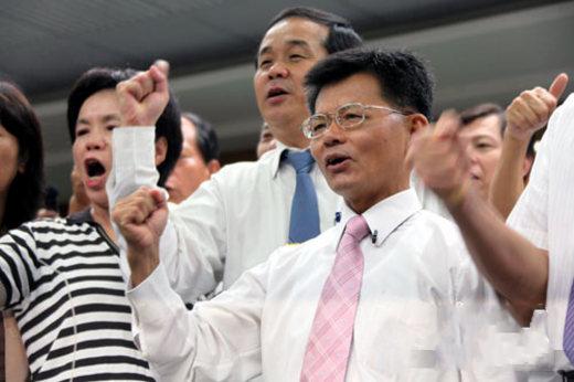 杨秋兴:勇敢务实大陆行 站台力挺马吴配