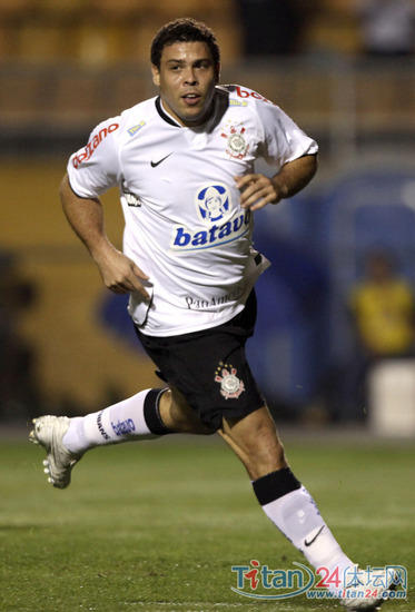 点击查看视界大图 罗纳尔多,瞧瞧他那肚子