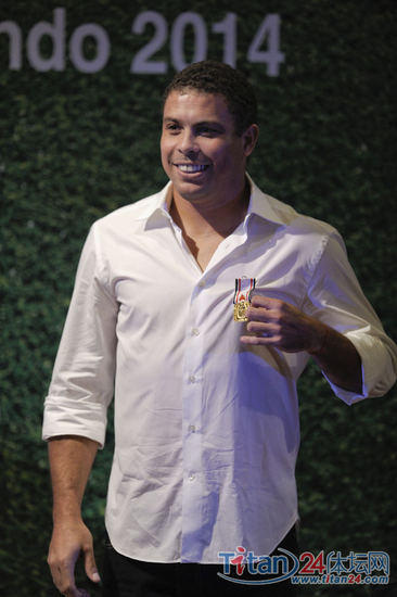 下一页 罗纳尔多荣获圣保罗州勋章