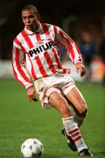 罗纳尔多效力埃因霍温仅一个赛季,便助球队赢得荷兰杯冠军。