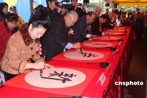 ͼΪ�ױ�������һ���ȿ��ʹ��ڻӺ���