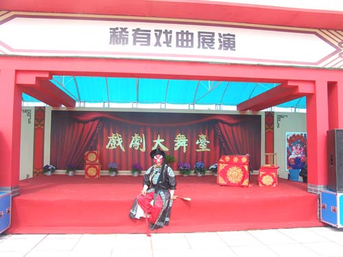 河南民间戏曲大平调表演中的宋太祖赵匡胤形