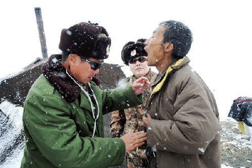 西藏军区总医院在山南抗击暴雪灾害救护纪实
