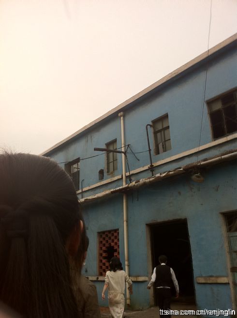 探班粉丝:俞灏明衣服炸成条状Selina惨哭(图)