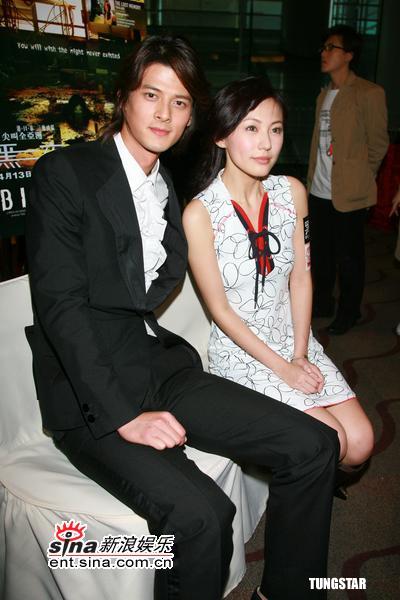 组图:濑户朝香柏原崇出席香港国际电影节记者会