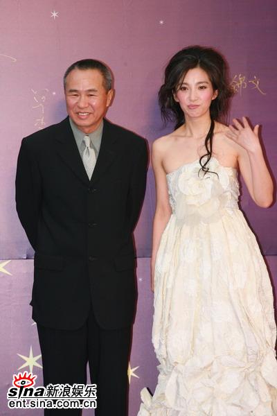 ��Ѷ��̨�嵼�ݺ�Т�ͺ�ɫ��װ��������