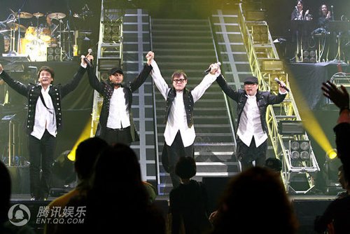 组图:纵贯线乐队香港演唱会 经典老歌再现