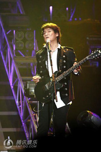 组图:纵贯线乐队香港演唱会 经典老歌再现