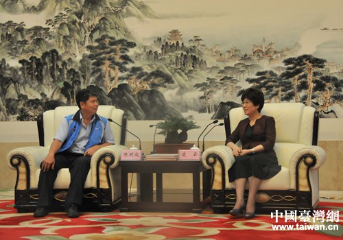 凌云会见采访团一行 凌云会见采访团一行