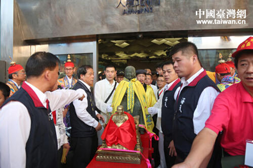 武当山玄天上帝神尊机场迎驾 武当山玄天上帝神尊机场迎驾