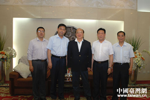 5月24日,陕西省台办主任闫超英在西安会见了中国国民党前副主席、台中市前市长胡志强一行 5月24日,陕西省台办主任闫超英在西安会见了中国国民党前副主席、台中市前市长胡志强一行