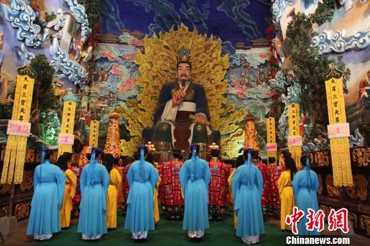 海内外游客山西介休绵山清明祭拜介子推（图）