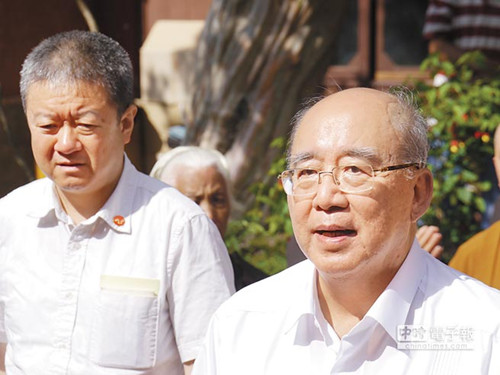 吴伯雄云南参拜抗日烈士将参与迎回将士遗骸活动