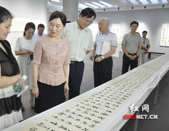 　　台湾湘籍书法家张定成书法作品在长沙展出。