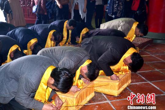 “妈祖故里”福建湄洲祖庙为台湾震区诵经祈福义捐