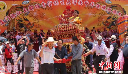 始建于南宋乾道年间的沧江三都瑞青宫供奉着厦门唯一一尊黑脸保生大帝。 丰晓飞 摄