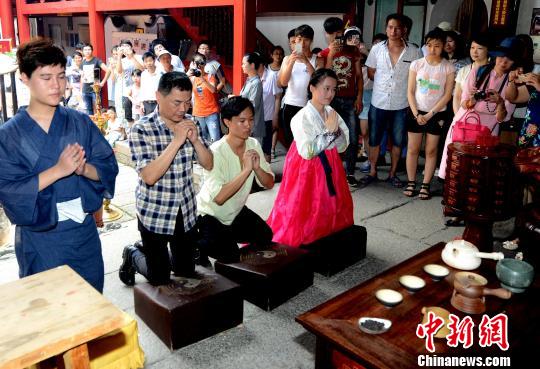 ����ڣ��������������ɹ�����󹬾��С�����������桰������񡣡��������ɸ� ��
