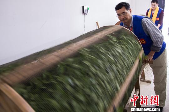ͼΪ�����߽�����ŵ�ҡ�����ҡ������������ ��