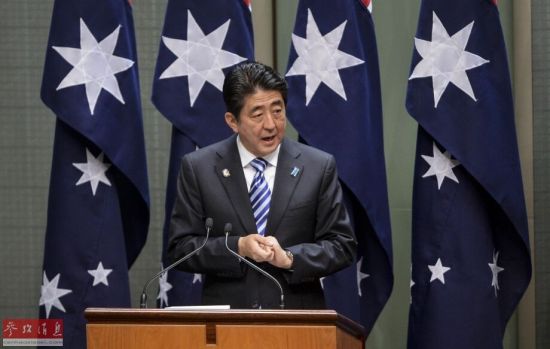 资料图:7月8日,在澳大利亚首都堪培拉,到访的日本首相安倍晋三在议会大厦发表演讲。