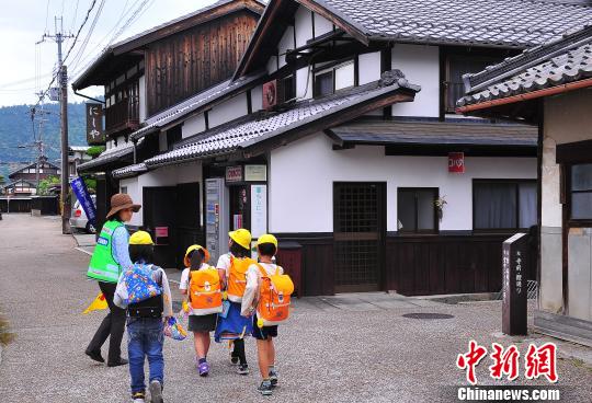 图为东近江市五箇庄地区的“近江商人”传承老屋街区。 王健 摄