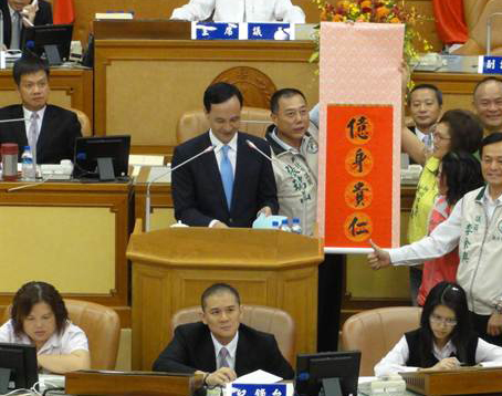 朱立伦妙回“5亿市长说”：有人说林佳龙最有钱