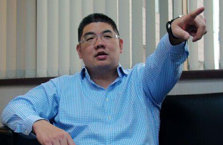 连胜文主张重罚黑心企业：苍蝇老虎都要打到底。（台媒图）
