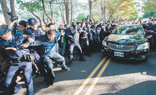 陈水扁离开台中监狱 狱方叹过去627天都是压力(图)