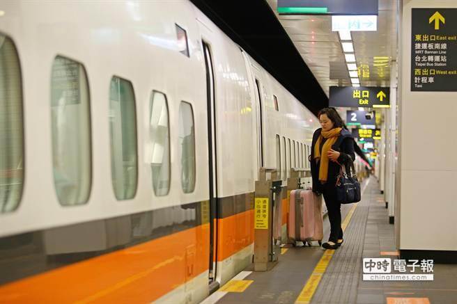 台湾“交通部长”接受慰留，推动当局接管高。（台媒图）