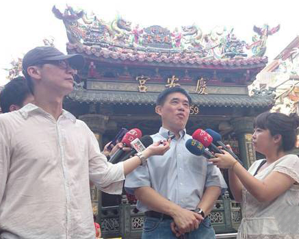郝龙斌今天上午前往庆安宫参拜，稍晚将前往基隆党部领表