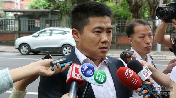 周玉蔻预告"蓝委"颜宽恒将退选 对方打脸:选到底