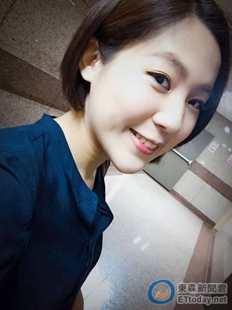 朱立伦介绍26岁新发言人：她是洪办的甜心正妹