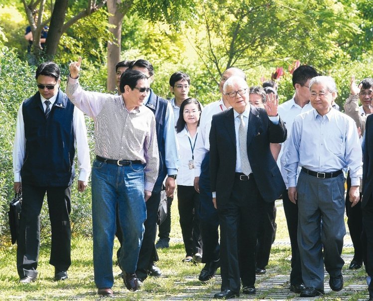 马英九批民进党能源政策无依据:没电时哭不出来