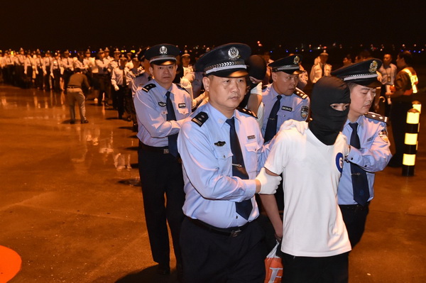 32名台湾诈骗犯被遣送大陆 岛内蓝绿阵营态度两极