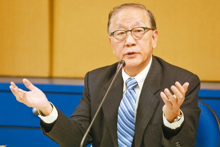 郁慕明谈女子辱骂老人事件称痛心 斥台湾民主成民粹